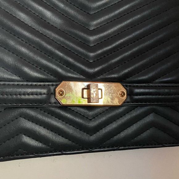 ⚜️Black crossbody with gold hardware⚜️ - Picture 3 of 4